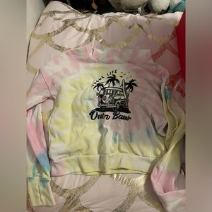 tie-dye outer banks graphic cropped hoodie